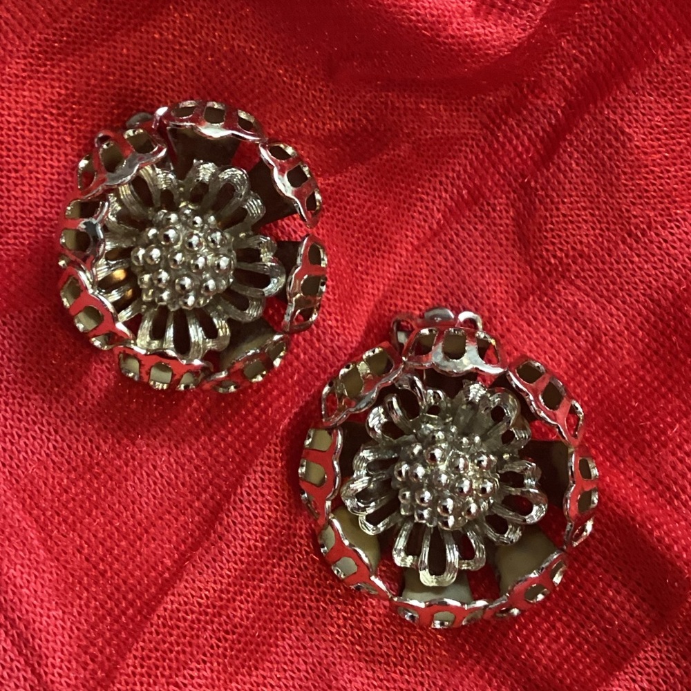 Vintage 1950s Coro Gold Cornflower Clip Earrings